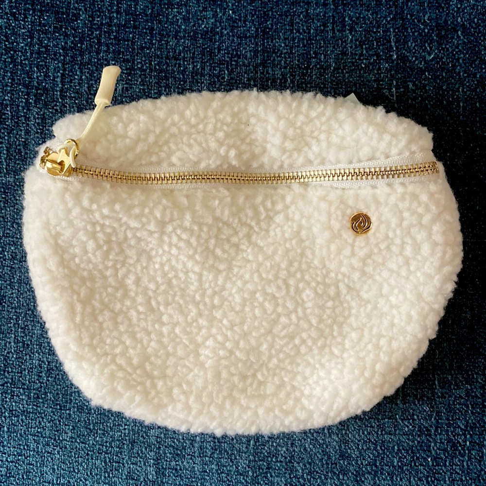 NWT Apana cozy Sherpa Belt Bag